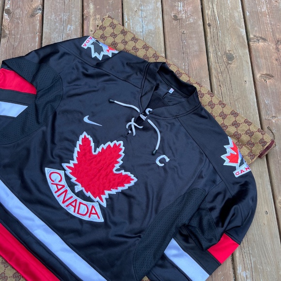Cassie Campbell Signed Team Canada Jersey – Black Nike – Captain “C” - Picture 2 of 8